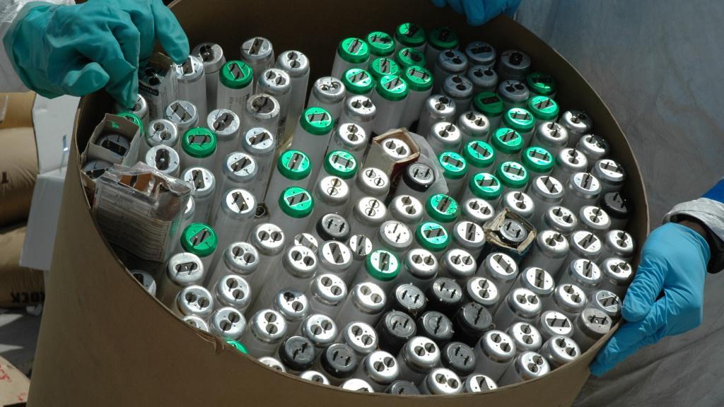 Lighting disposal — Efficiency Manitoba