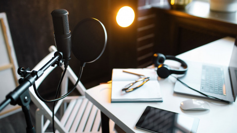 Microphone dans un studio d’enregistrement