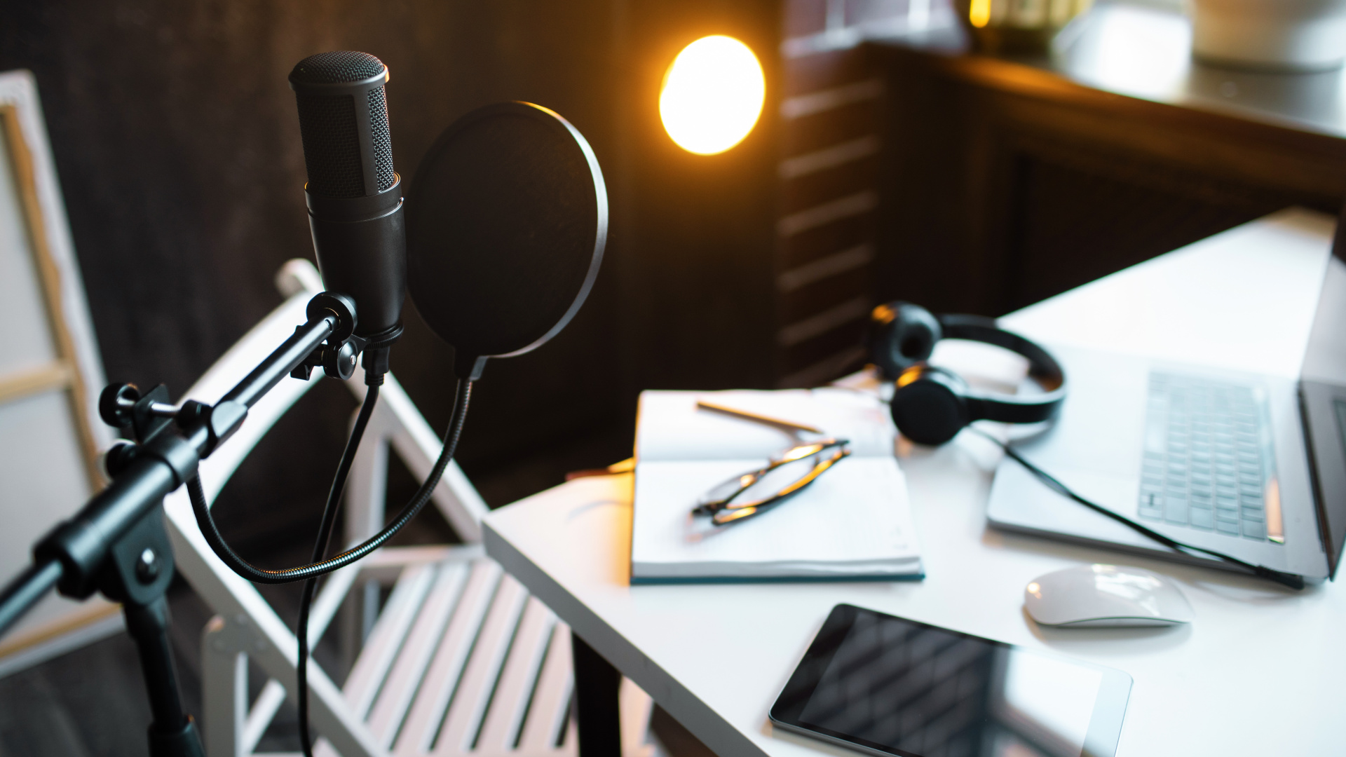 Microphone in a home recording studio